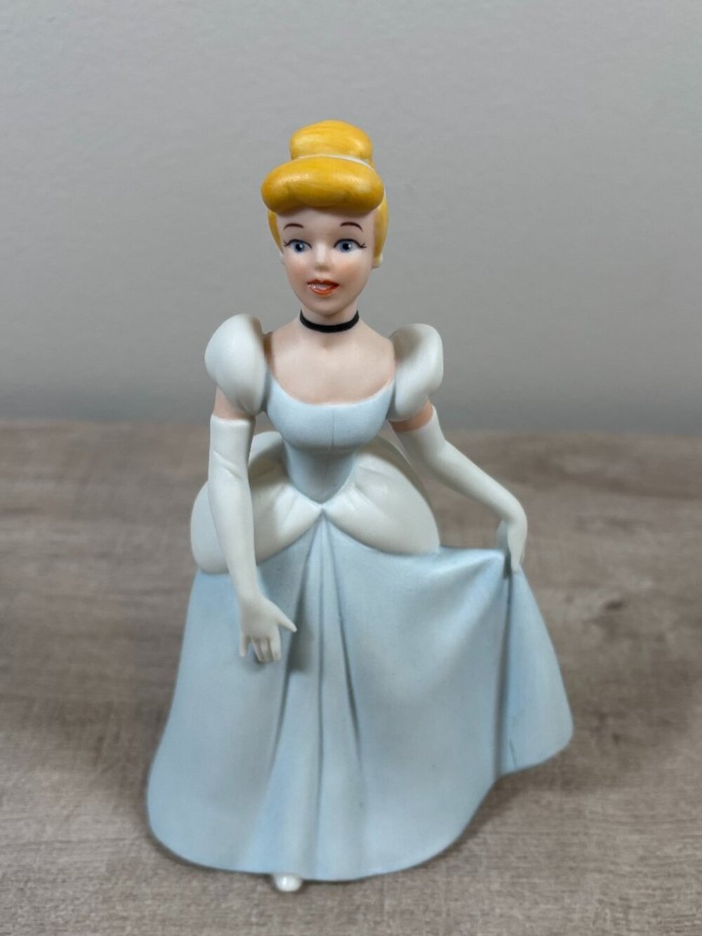 Vintage Disney1998 Cinderella Princess 6" Ceramic Porcelain Figurine